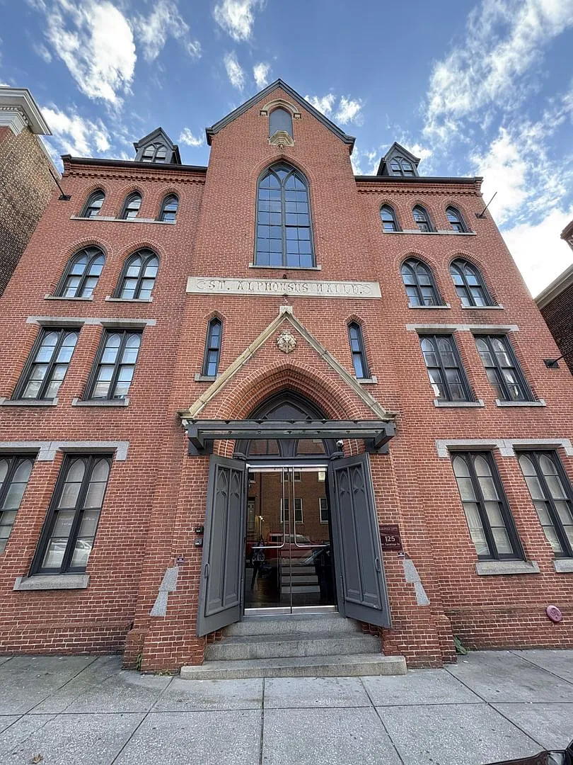Building Photo - 125 W. Saratoga St