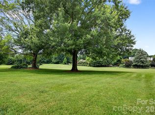 110 Old Squaw Rd, Mooresville, NC 28117