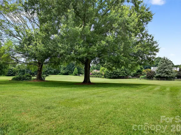 110 Old Squaw Rd, Mooresville, NC 28117