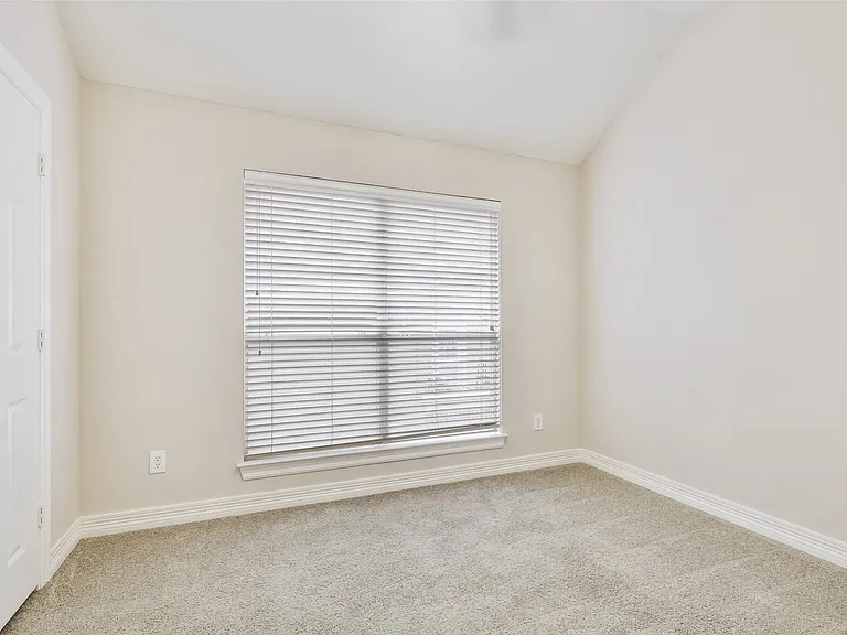 1007 W Bluff St — Photo 26