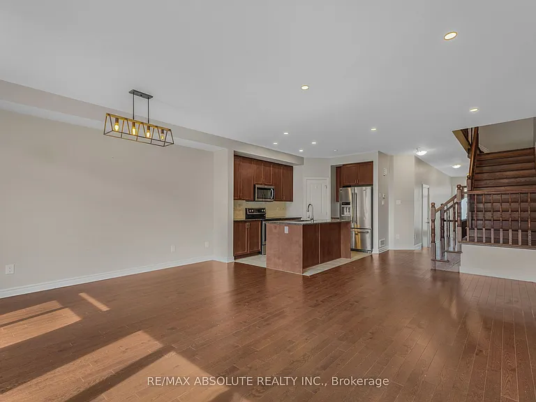741 Namur St — Photo 9