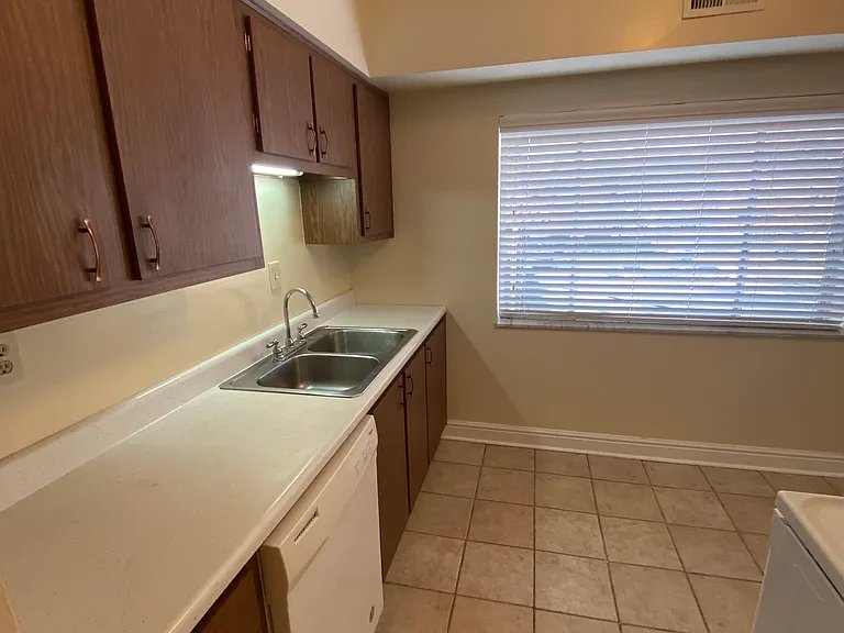 903 Mount Royal Blvd — Photo 3
