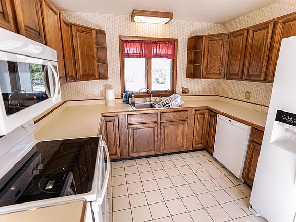 3rd image of 5020 S Woodland Dr