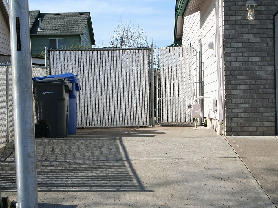 2nd image of 6855 Jakewood Ct NE