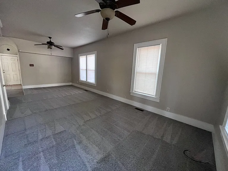 2124 N Arkansas Ave — Photo 2
