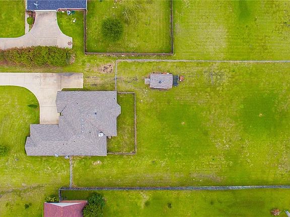 2nd image of 221 Country Meadows Dr