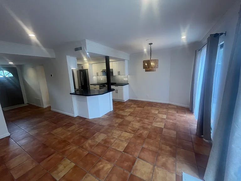 1584 Redlands Pl #C — Photo 6