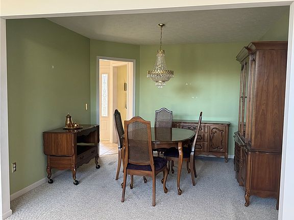 5th image of 55 Cloverdale St