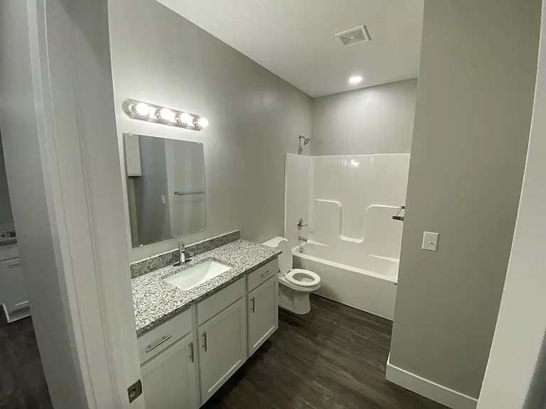 209 Reyer St — Photo 4
