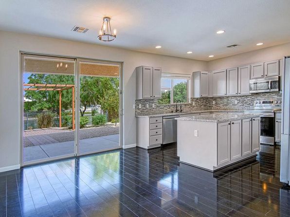 938 E Indian Wells Pl