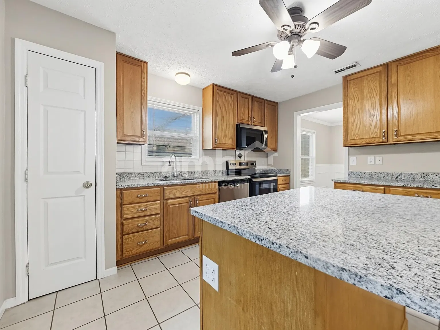4 bed, 2.5 bath, 2022 sqft, $2,275 — Photo 4