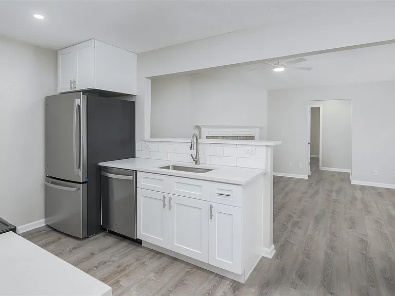 520 Cutty Trl #B — Photo 8
