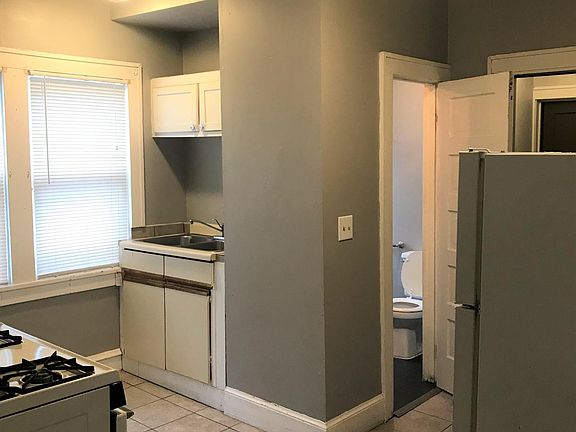 4th image of 132 E Montana St APT 4