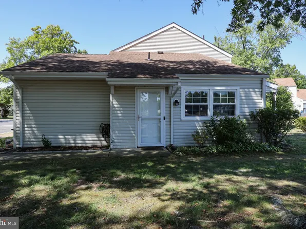 2 S Seas Ct, Barnegat, NJ 08005