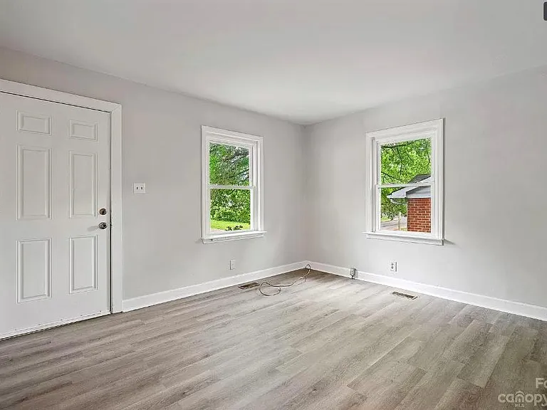 1032 Rodey Ave — Photo 3