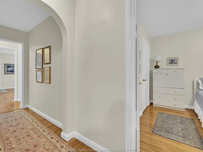 1028 Virginia Ave — Photo 9