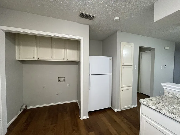 2503 Indigo Ln — Photo 6