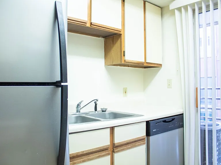 905 W Oregon St — Photo 34