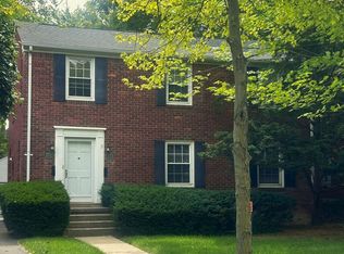 1 bed, 1.0 bath, 1054 sqft, $1,925, Birmingham, MI 48009