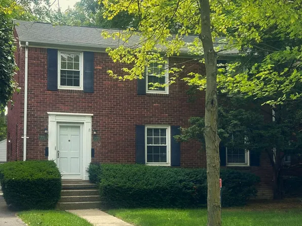 1 bed, 1.0 bath, 1054 sqft, $1,925, 771-773 Henrietta St, Birmingham, MI 48009