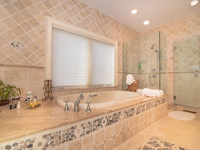 605 Dune Rd — Photo 13
