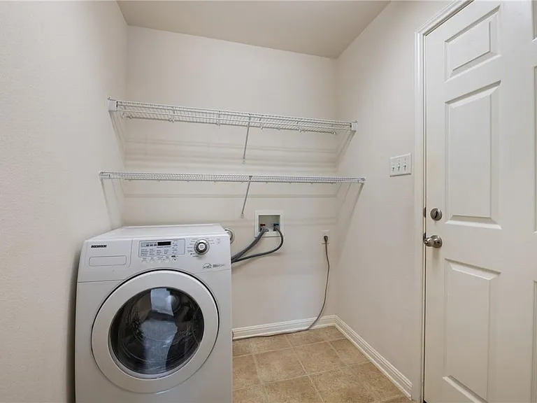 3800 Vonnegut Ct — Photo 27