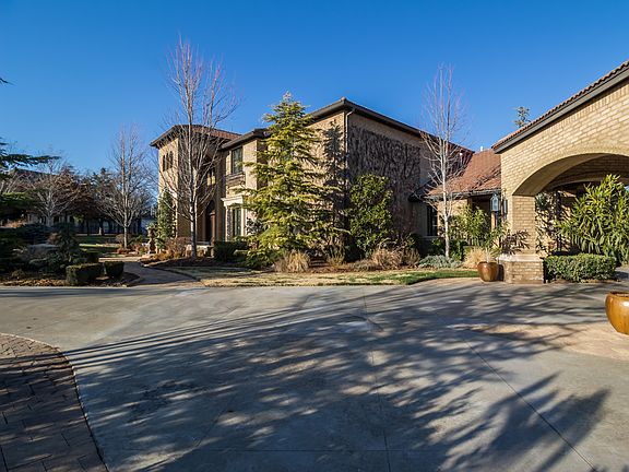 2nd image of 5907 Newport Dr
