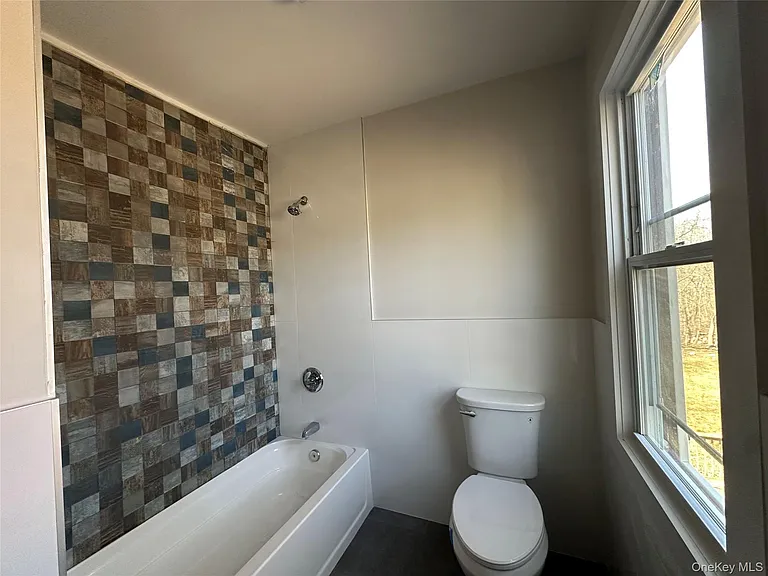 1445 Burlingham Rd — Photo 26