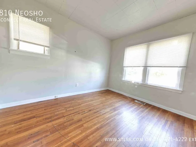 3810 Neosho St — Photo 9