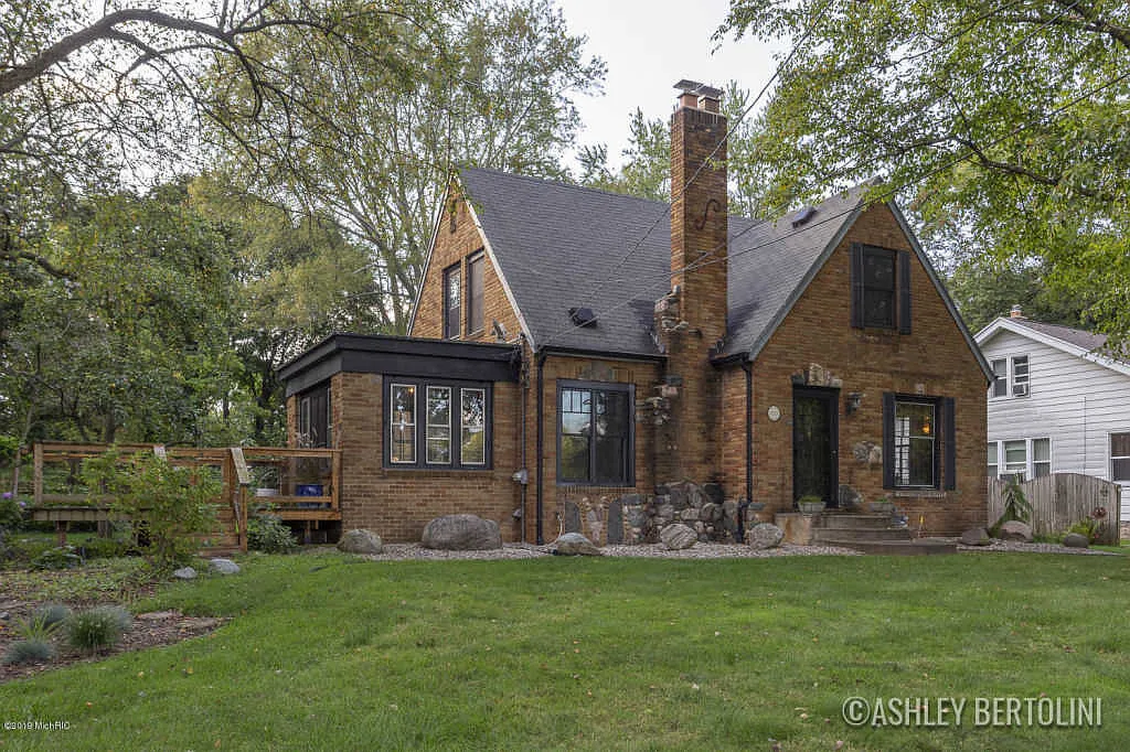 1111 Fairfield Ave NW photo 1