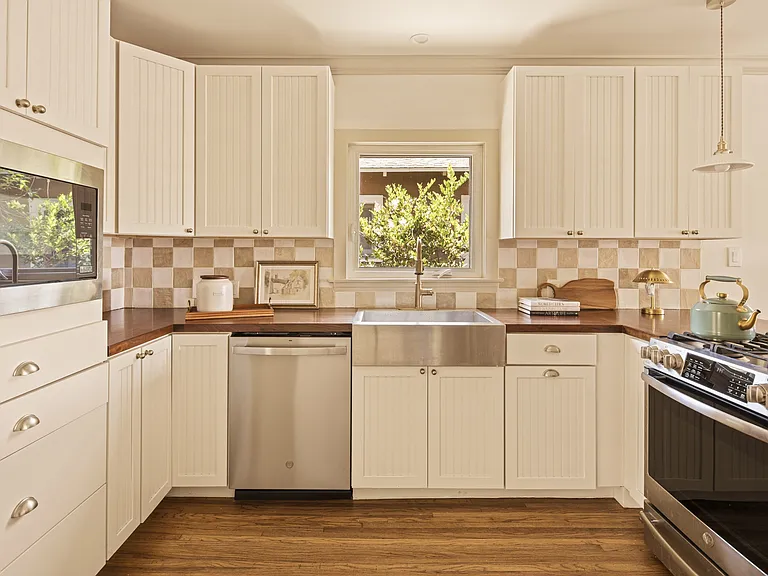 365 W Sierra Madre Blvd — Photo 18