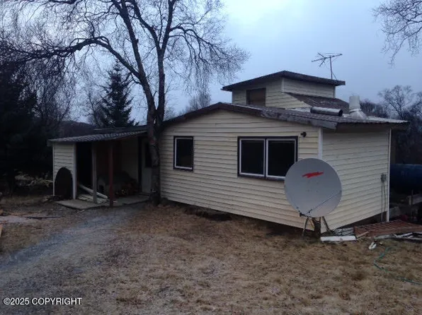1204 2nd St, Larsen Bay, AK 99624