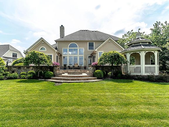 4th image of 5389 Medallion Dr W