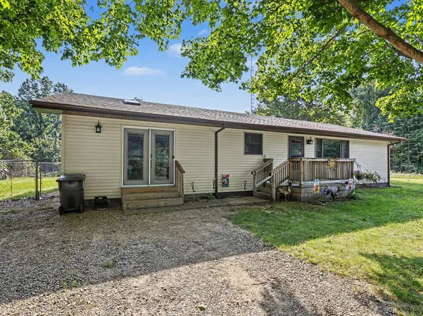 5193 Oak St, Coloma, MI 49038