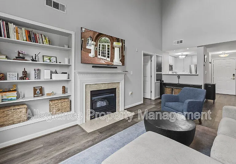 171 Somervelle St #406 — Photo 12