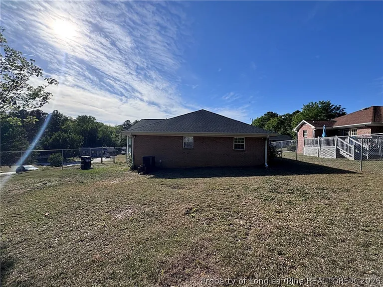 1535 Londonderry Pl — Photo 33