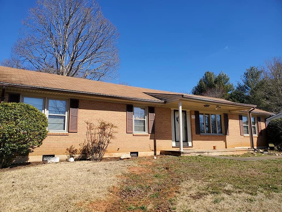 1st image of 235 Laurel Dr