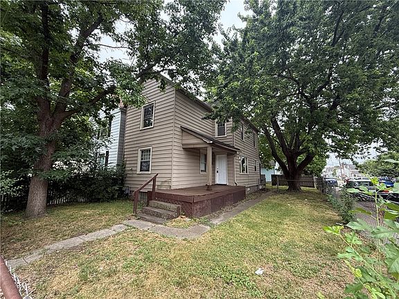2nd image of 200 Hart St