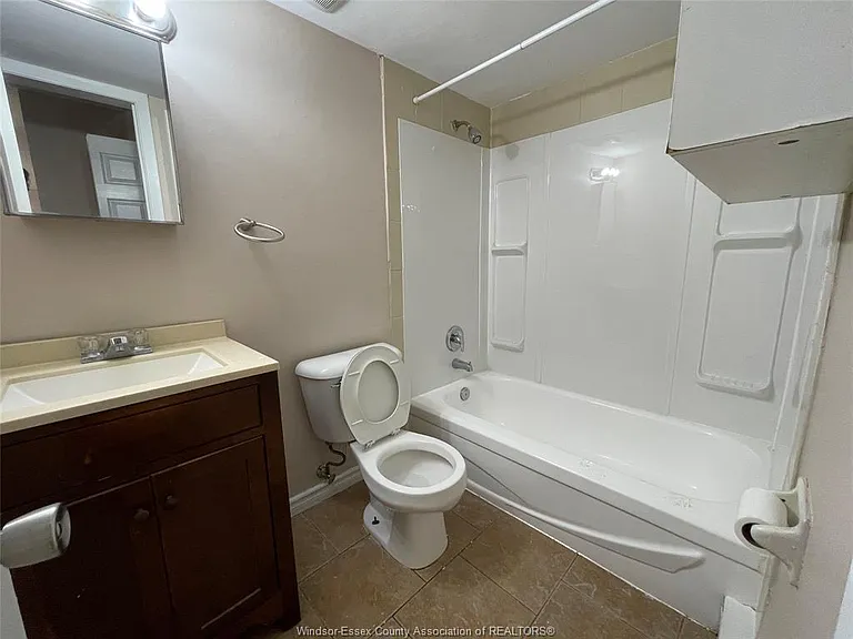 928 Howard Ave #7 — Photo 13
