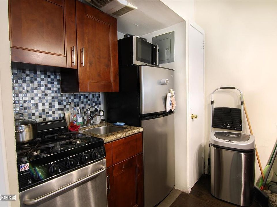 2nd image of 250 W 14th St APT 3F