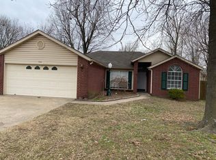 516 Robin Hood Ct, Springdale, AR 72764