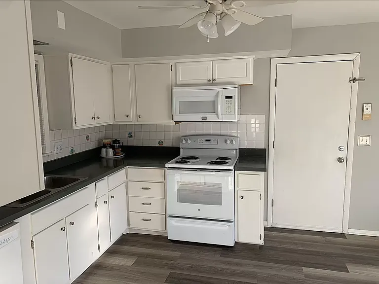 2731 Vassar Pl — Photo 4