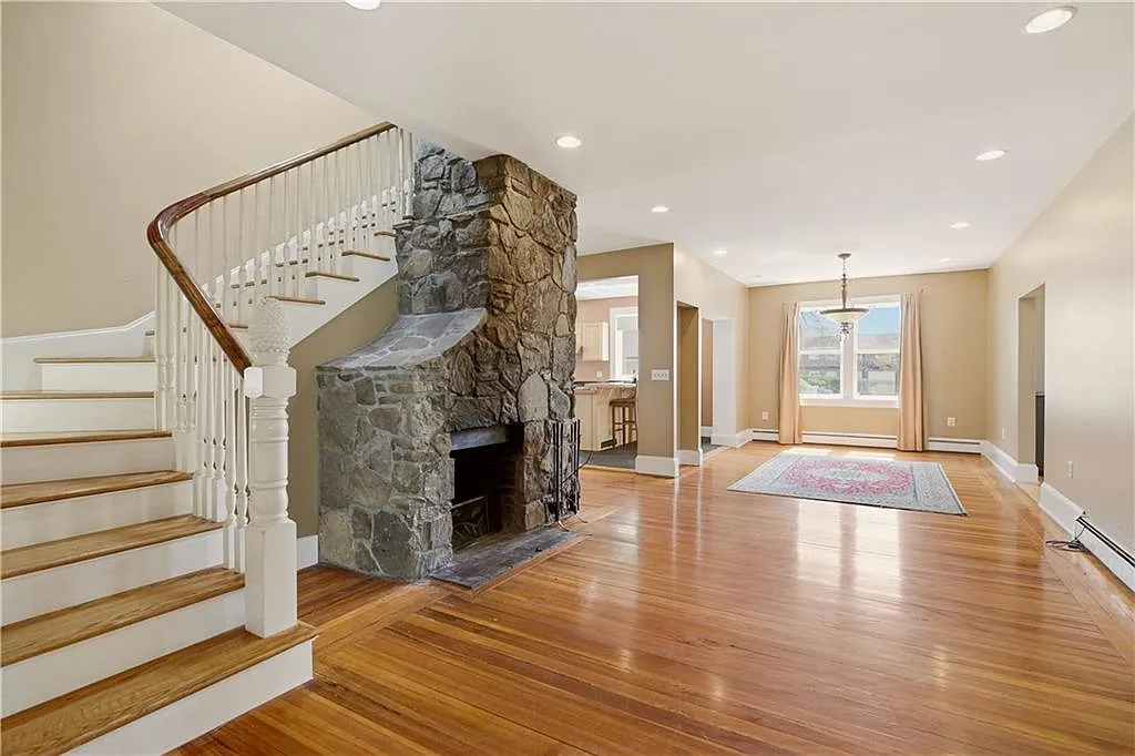 4 bed, 3.0 bath, 2522 sqft, $4,500 — Photo 1