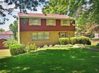 100 Deerfield Dr, Pittsburgh, PA 15235