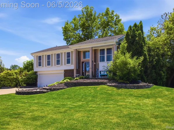 40435 Oak Tree Rd, Novi, MI 48375