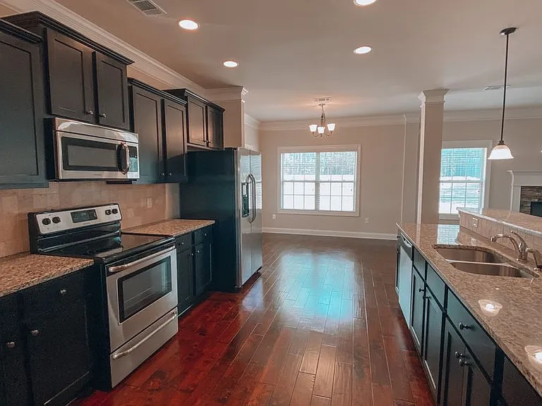 1532 Middleton Dr — Photo 4