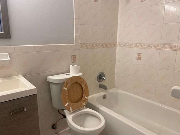 4th image of 776 E 213th St Floor 3