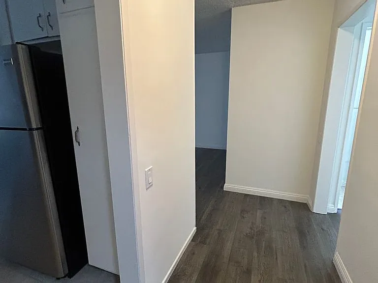 1333 S Bundy Dr — Photo 19