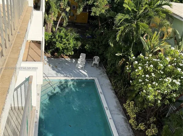 8255 Abbott Ave APT 402, Miami Beach, FL 33141