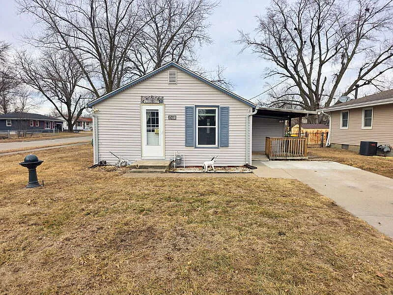 Building Photo - 1526 Rapids St